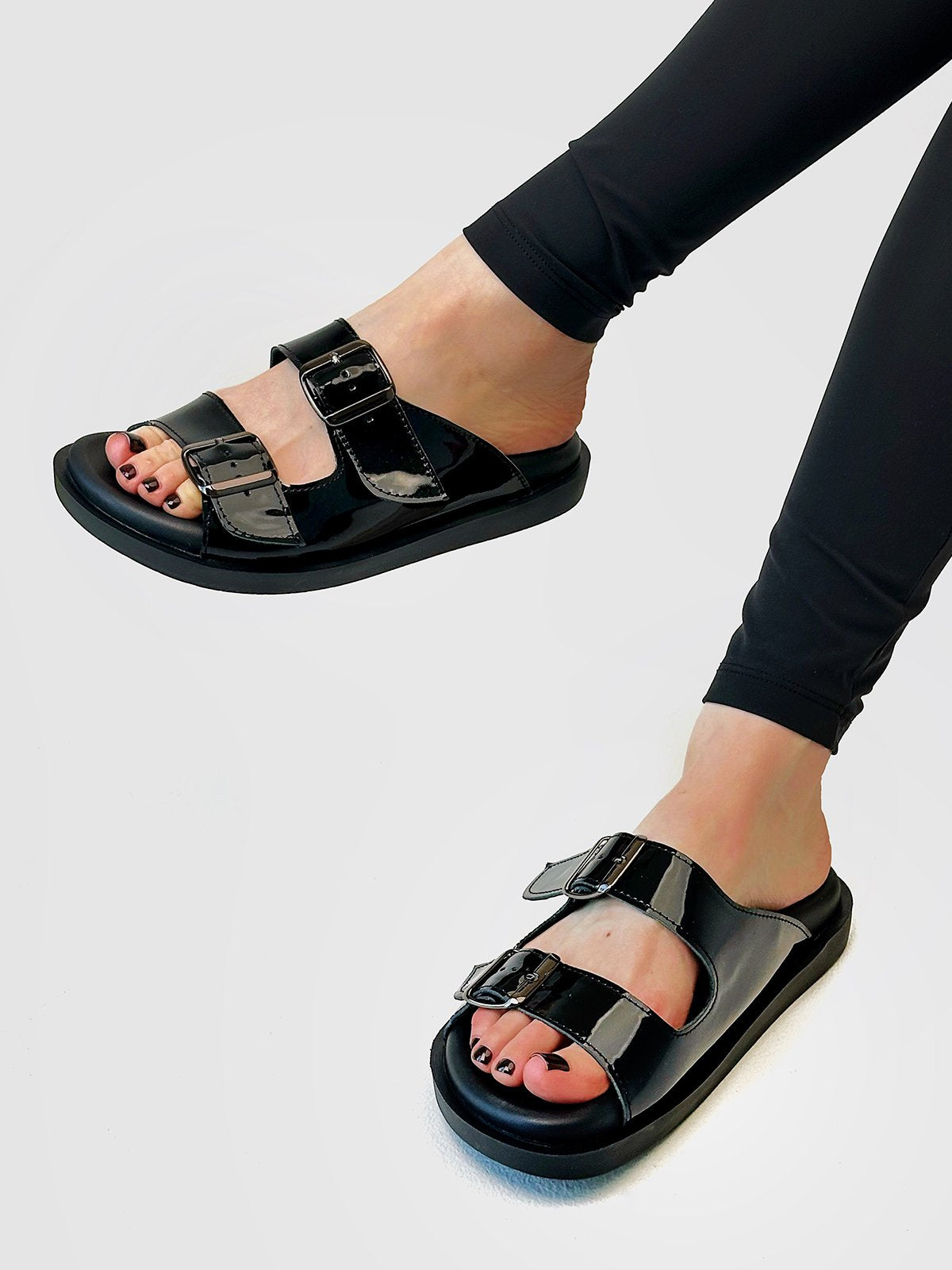 Лакові біркенштоки з м'якою устілкою