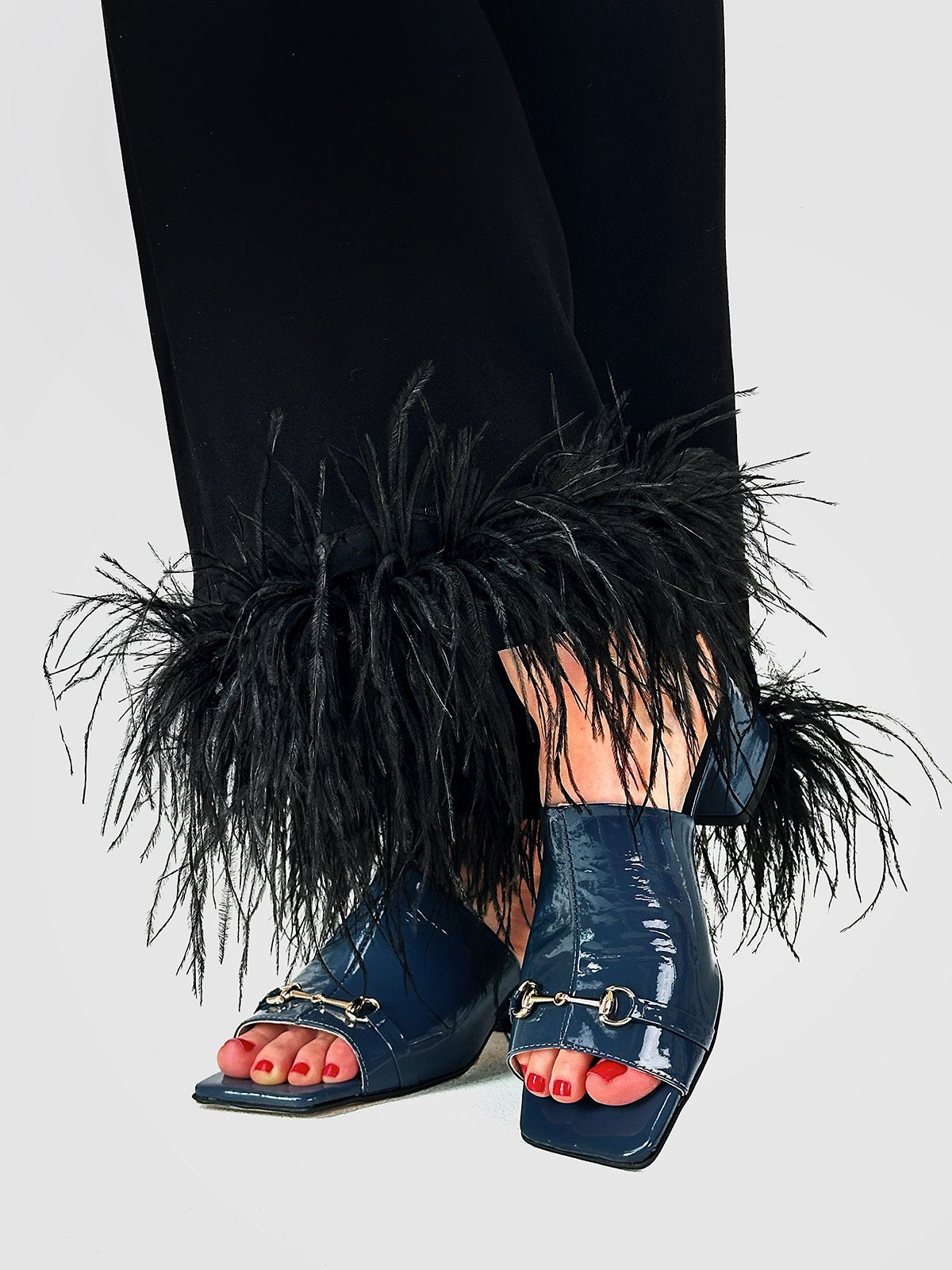 «Гарячі» лаковані сабо