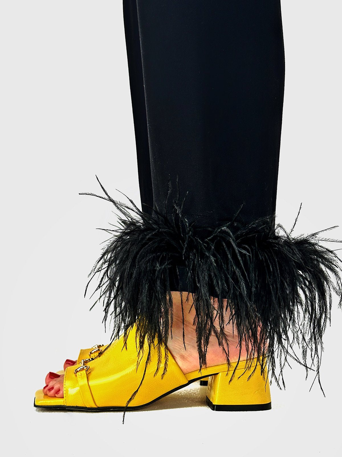 «Гарячі» лаковані сабо