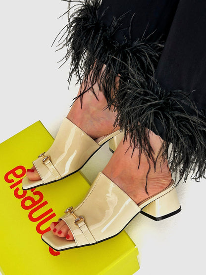 «Гарячі» лаковані сабо