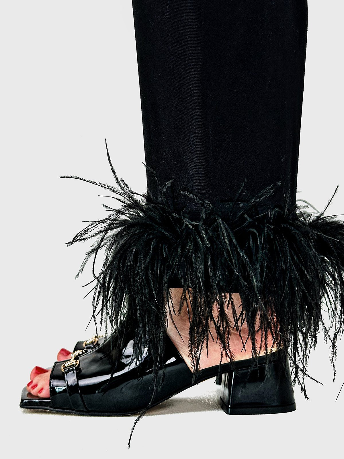 «Гарячі» лаковані сабо