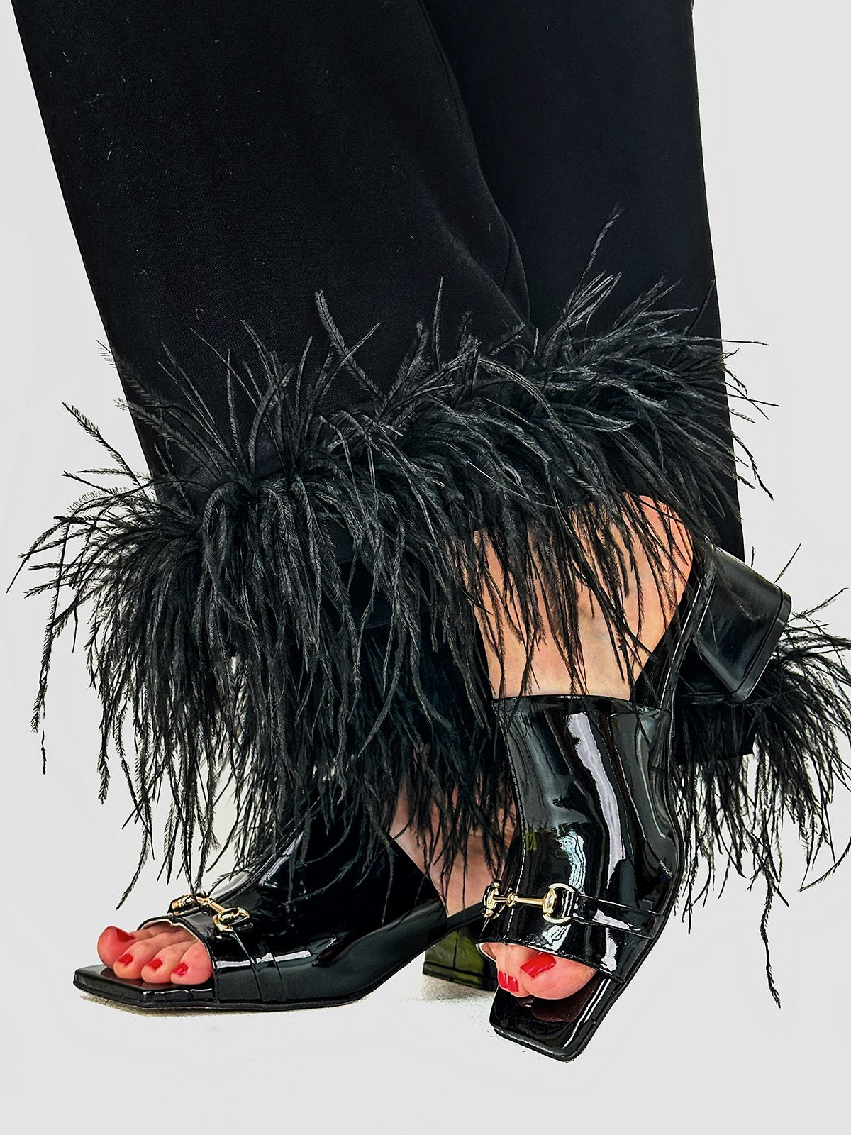 «Гарячі» лаковані сабо